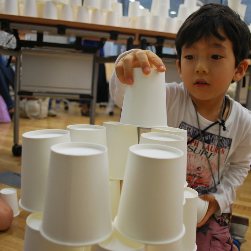 2010年6月20日（日）<br>「2500個の紙コップ造形」<br>（幼児クラス）in東大