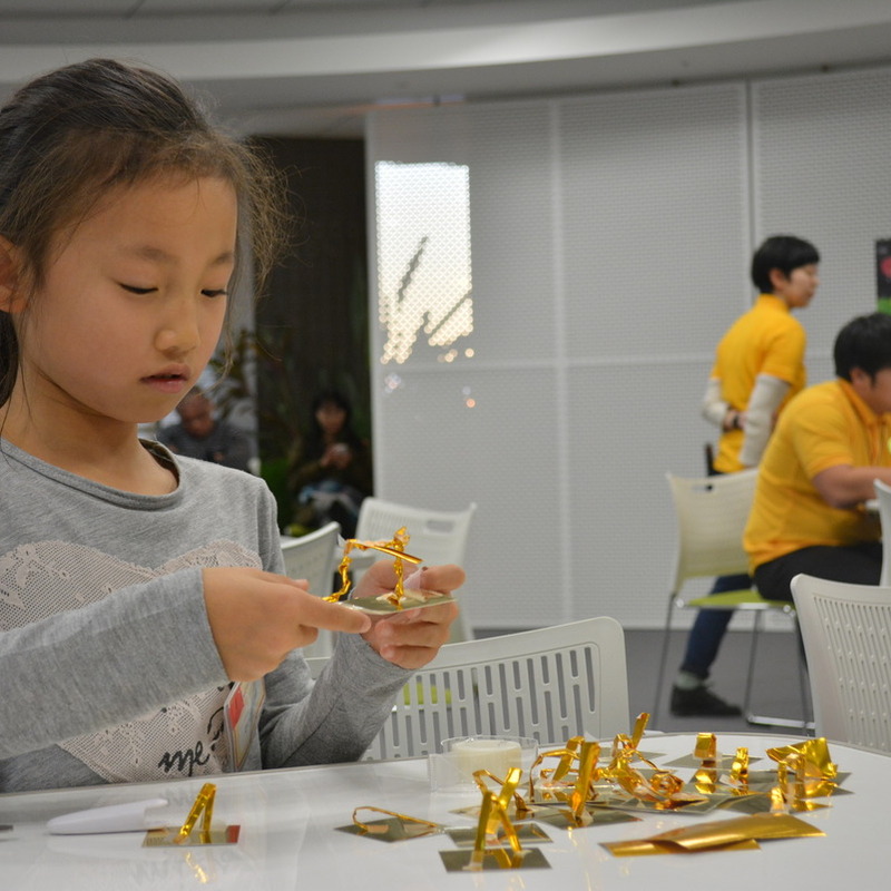 2013年12月22日（日）<br>「ミラーボックスでつくってあそぶ」<br>（小学生クラス）in二子玉川